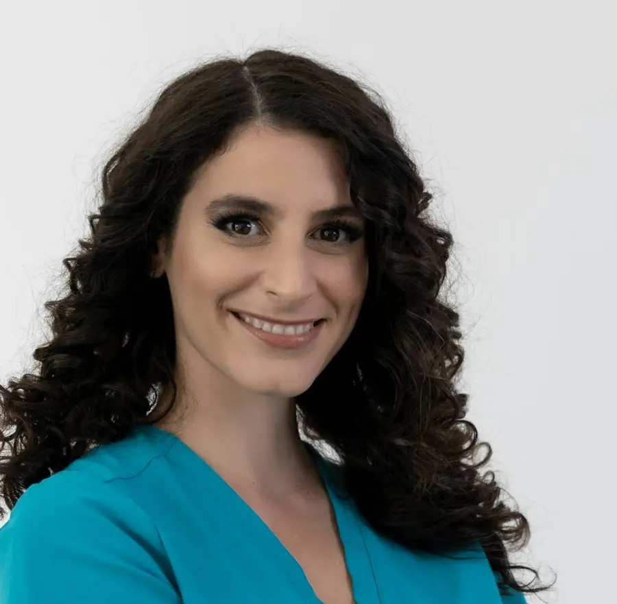 Retrato de la Dra. Gabriela Mena sonriendo